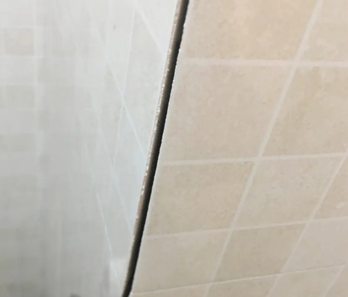 宣城瓷砖空鼓维修公司分享阳台瓷砖脱落的修复过程可以分为以下几个步骤