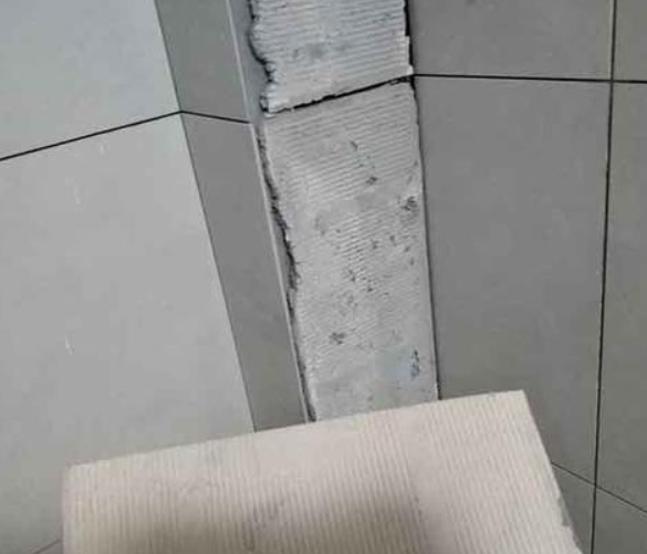 宣城瓷砖空鼓维修公司分享下厨房瓷砖脱落的补救措施。